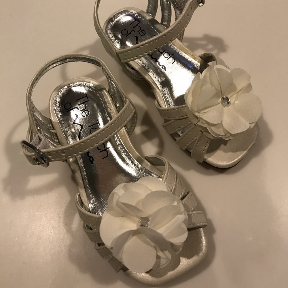 Girls dress sandals! NWT. Size 6 (toddler girl!)