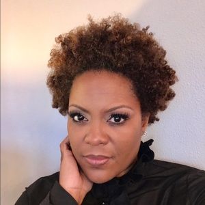 Meet your Posher, Demetra