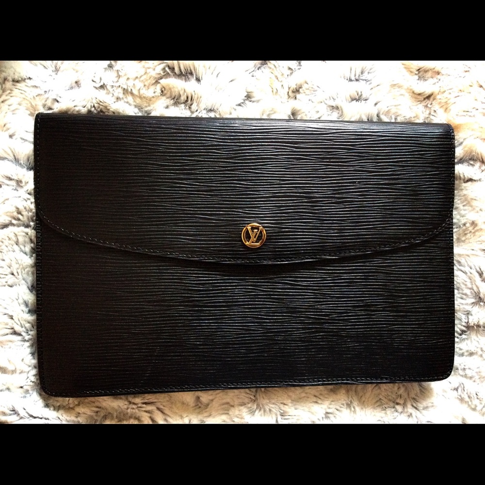 Final sale📍Auth. LV Black Epi Leather Clutch.