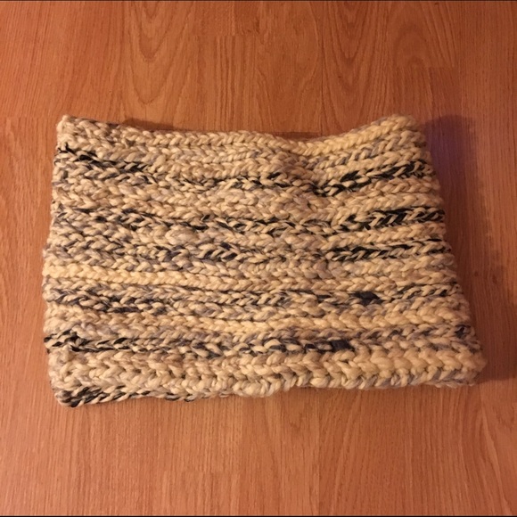 Chunky, wool blend handmade cowl neck scarf - Picture 2 of 3