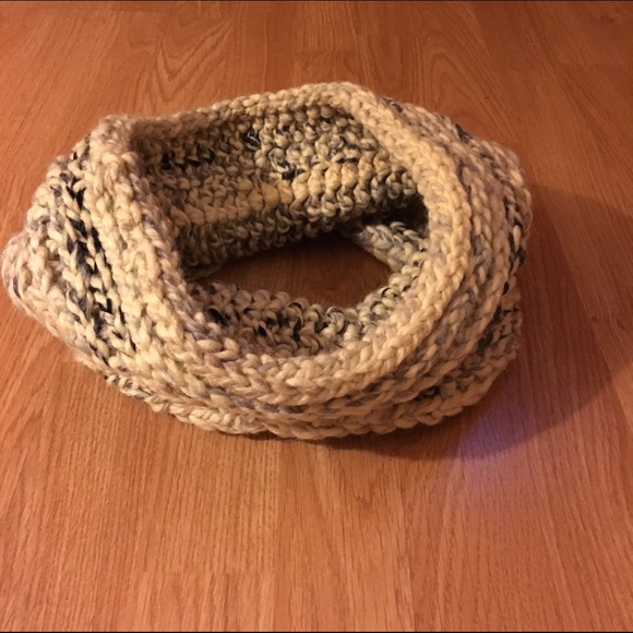 Chunky, wool blend handmade cowl neck scarf - Picture 3 of 3