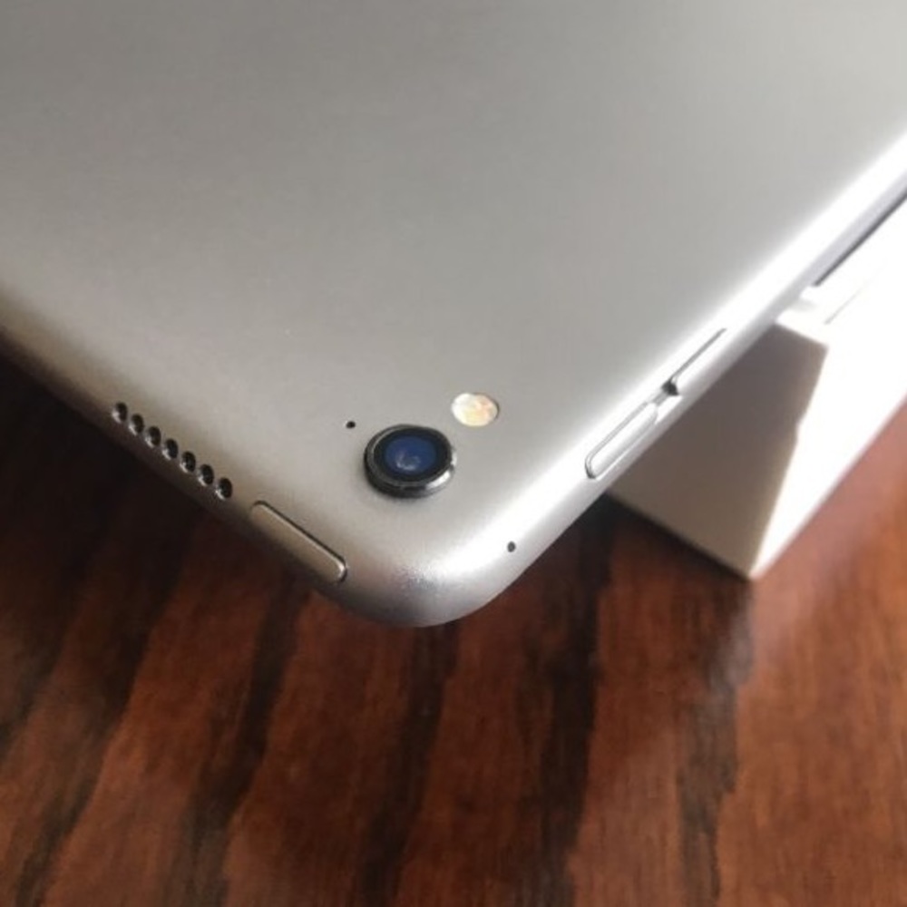 IPAD PRO - Picture 3 of 4