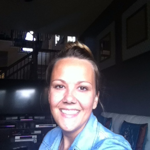 Hi, I'm Ashley. Woman of God, Wife & Mother! - Picture 2 of 4