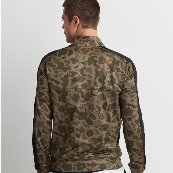 New American eagle outfitters Camo active jacket - Picture 3 of 5
