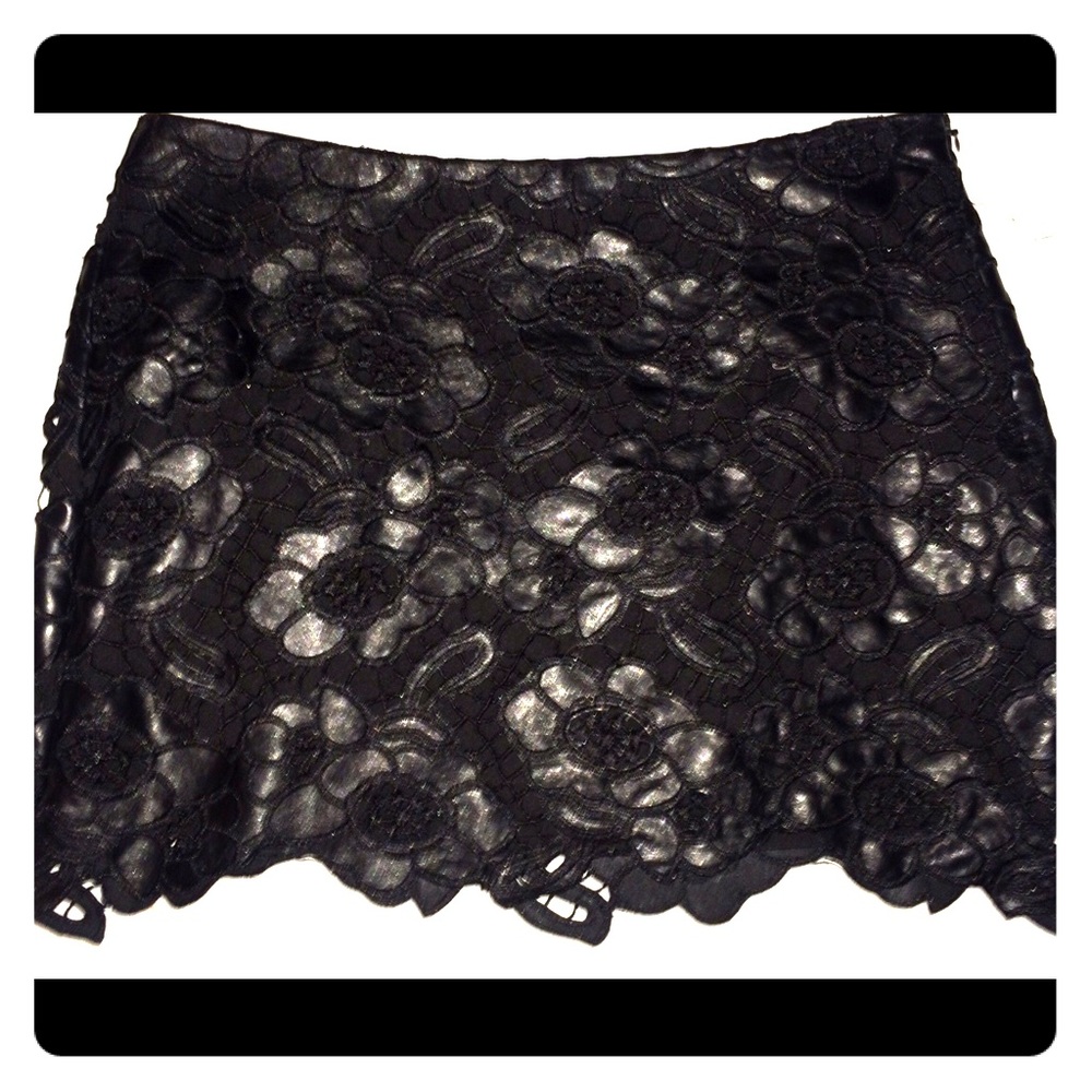 BLACK NETTED FLORAL SKIRT