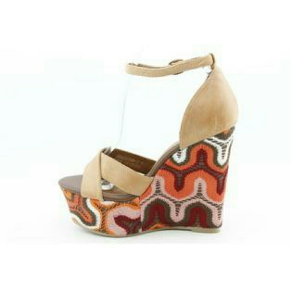 NWOT Jeffrey Campbell Bradshaw Wedges - Picture 2 of 5