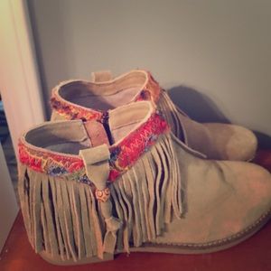 Moccasin ankle boots 8.5 (worn once)