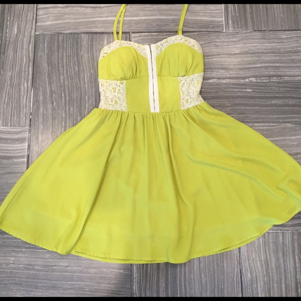 Sale❗️Sweetheart Neckline Corset Dress w/ Lace