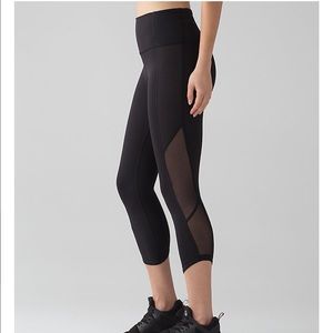 Lululemon body con crop.