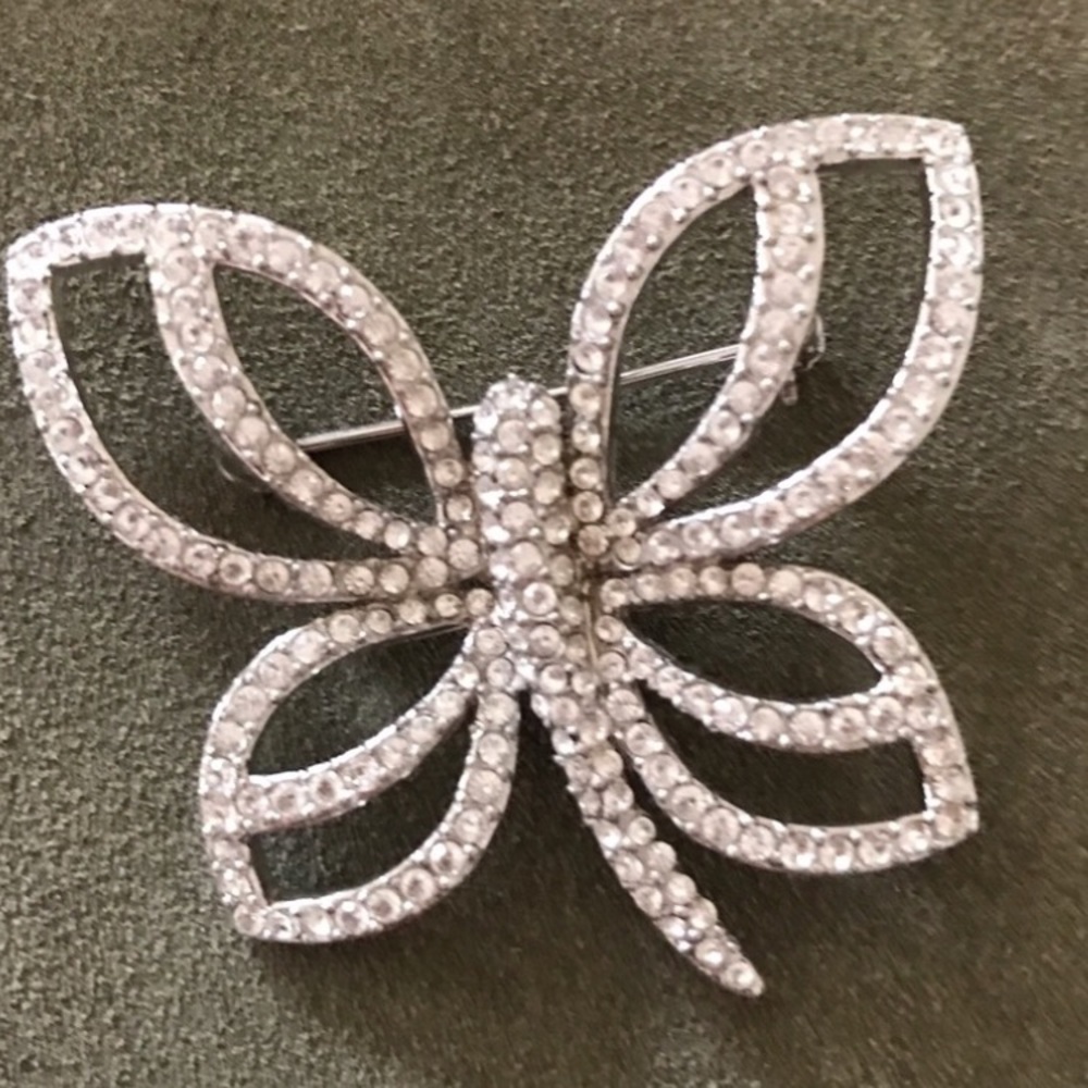 Silver tone vintage butterfly 🦋 brooch.