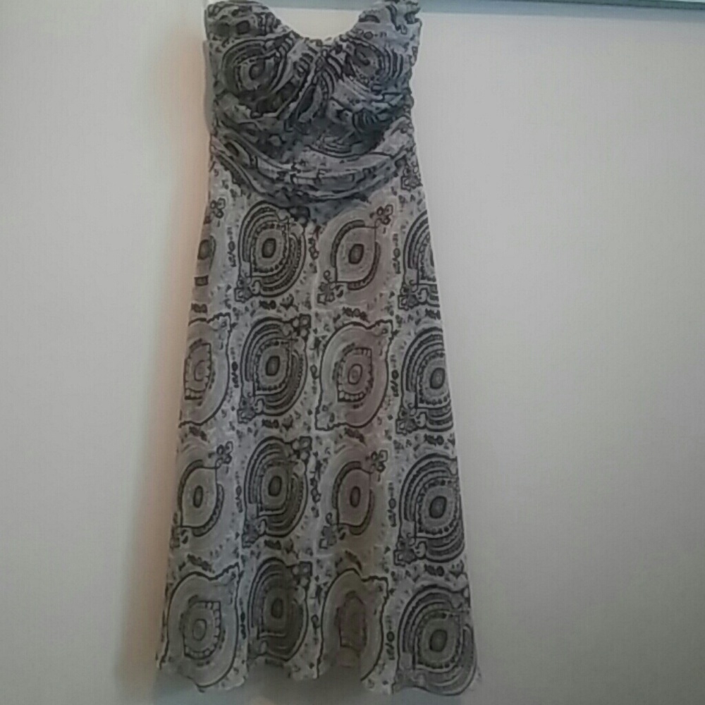 WHBM - GORGEOUS FLOWY, FLATTERING DRESS - Picture 3 of 5