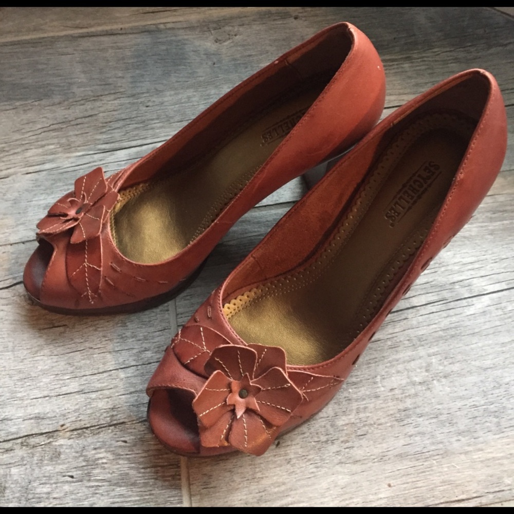 Seychelles Brown heels