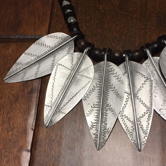 Leaf statement necklace - Picture 2 of 6
