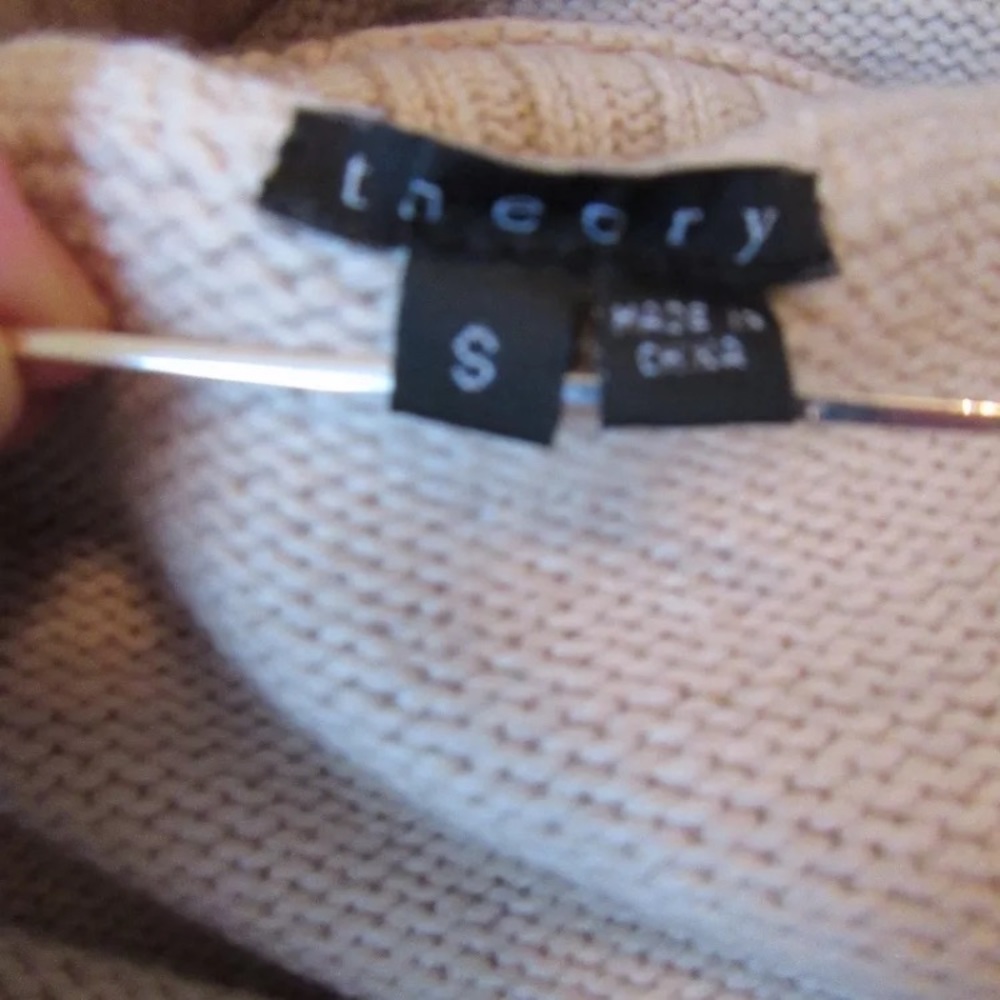 ❤️SOLD❤️ THEORY JULIET CHUNKY TURTLENECK - Picture 6 of 8
