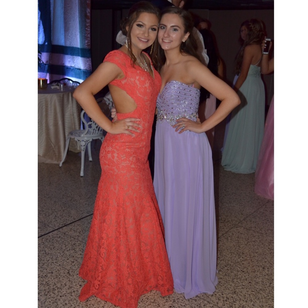 Red/coral La Femme size 4 lace prom dress