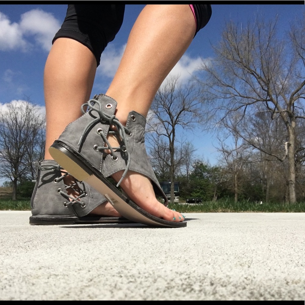 🦋 Grey lace up side thong style sandal🦋 - Picture 2 of 4