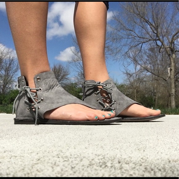 🦋 Grey lace up side thong style sandal🦋 - Picture 3 of 4