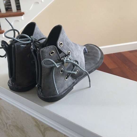 🦋 Grey lace up side thong style sandal🦋 - Picture 4 of 4