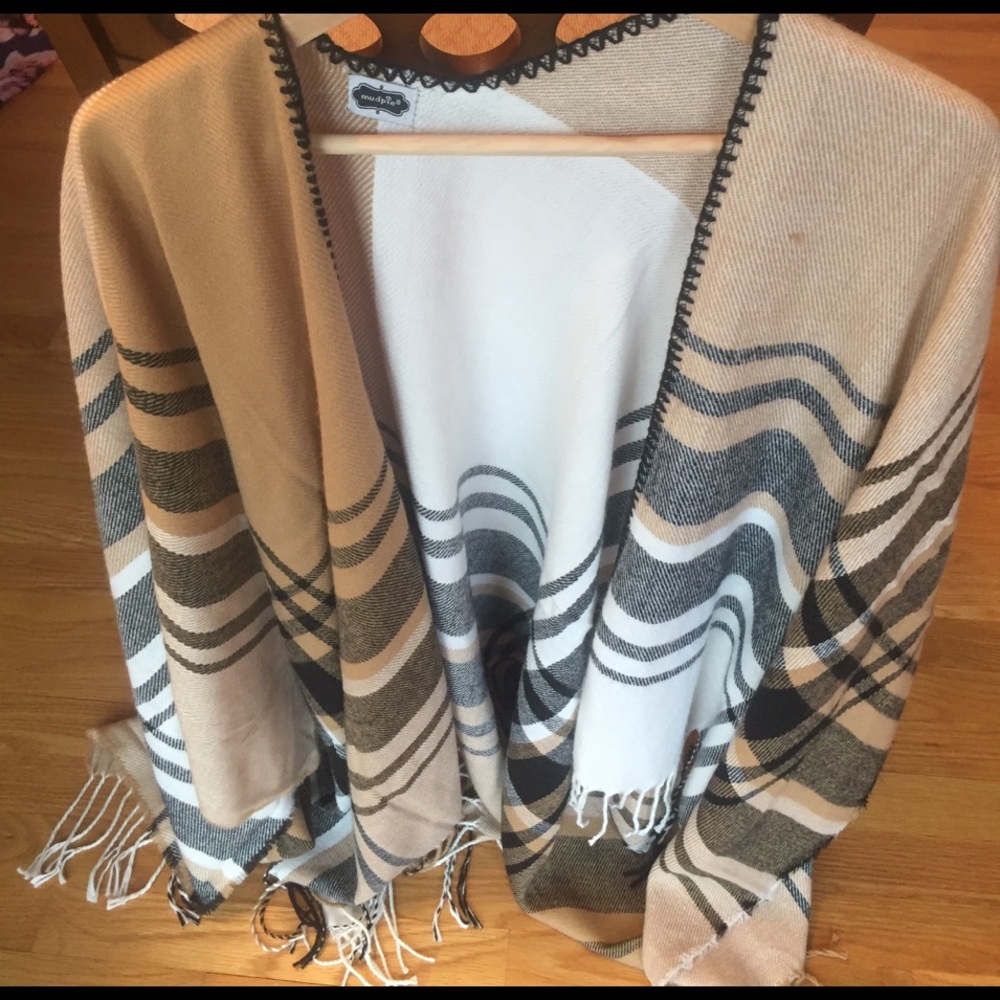 Cape like top never worn