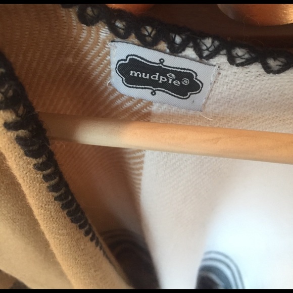 Cape like top never worn - Picture 2 of 3