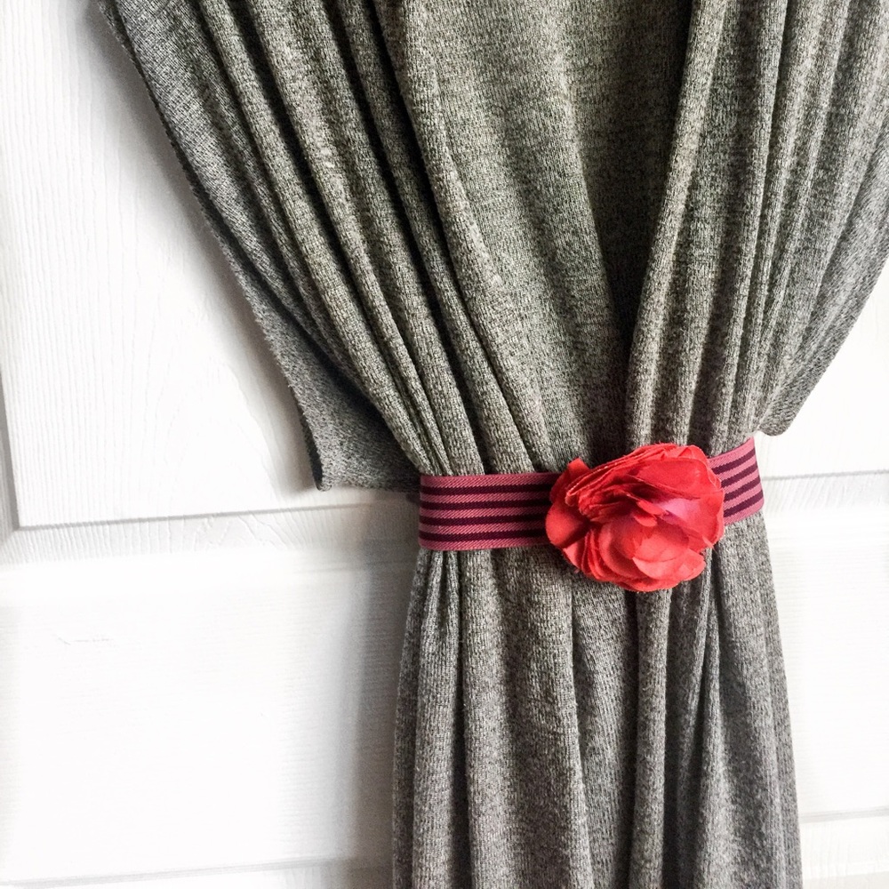 LOFT stretchy flower belt!