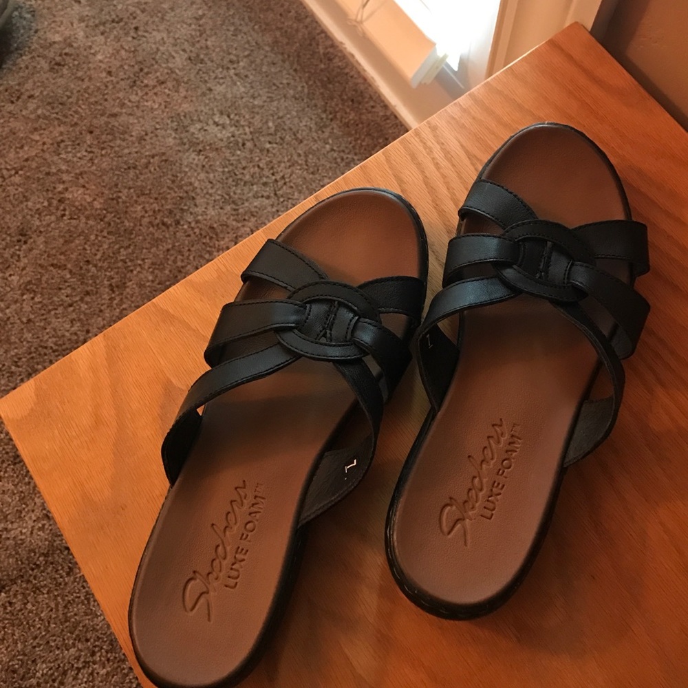 Skechers Luxe Foam sandals