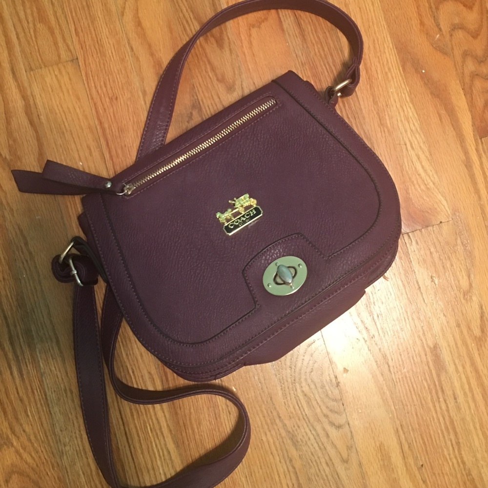 Knockoff coach cross body bag