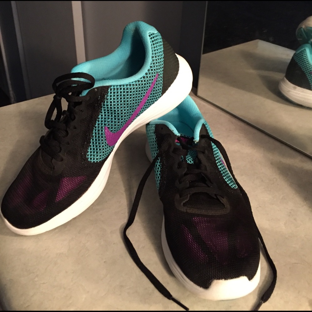 Nike revolution 3