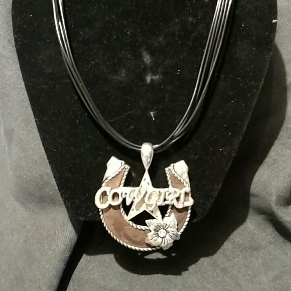 Cowgirl necklace - Picture 1 of 1