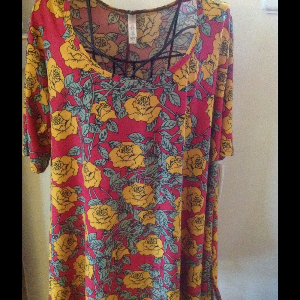 Lularoe Perfect Tee xl Roses leggings material
