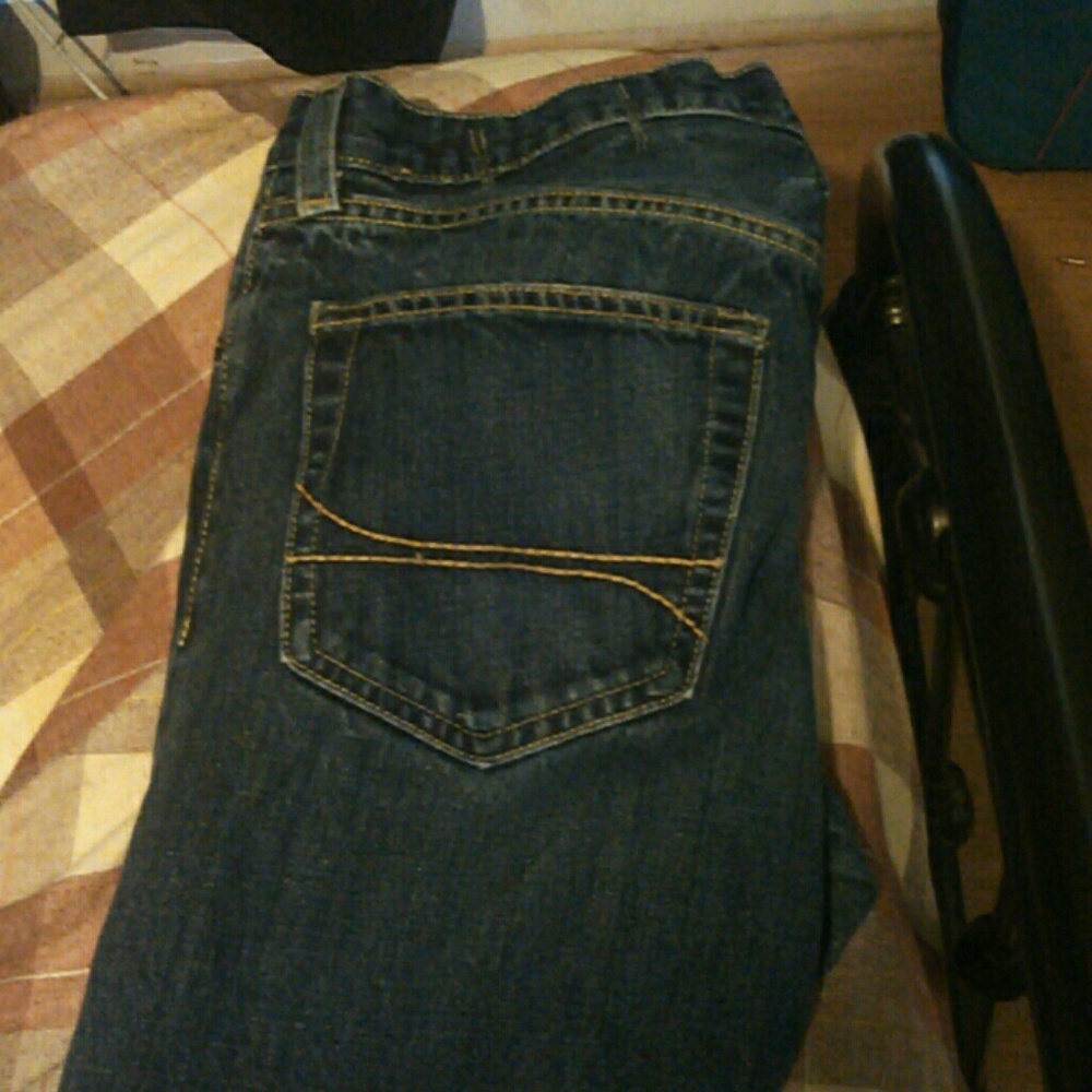 Hollister Mens Jeans 32W 34L Slim Straight frayed