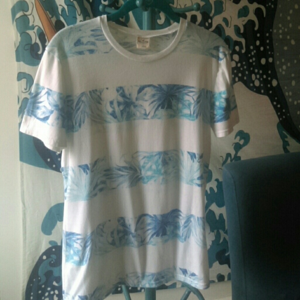 Hollister❗2/$14❗ Palm tree stripe