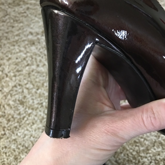 🔥Bandolino Dark Bronz Patent Heels 👠 Size 8.5 - Picture 4 of 5