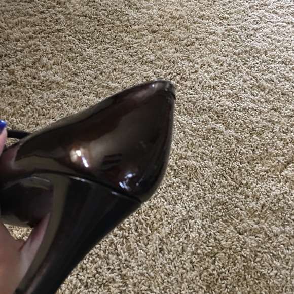 🔥Bandolino Dark Bronz Patent Heels 👠 Size 8.5 - Picture 5 of 5