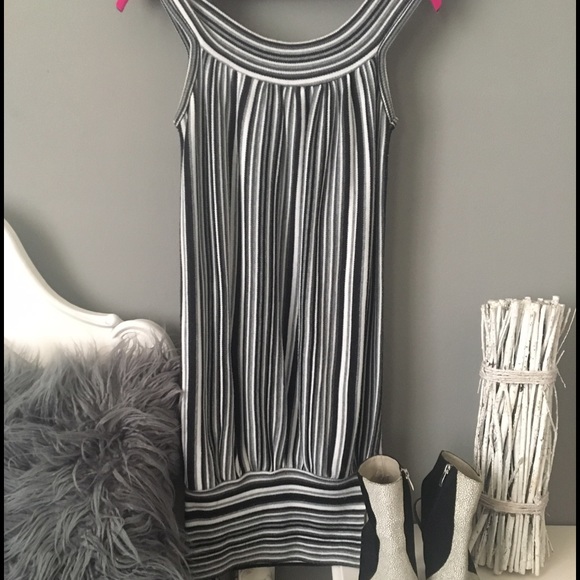 Black & White off shoulder dress - Picture 1 of 3