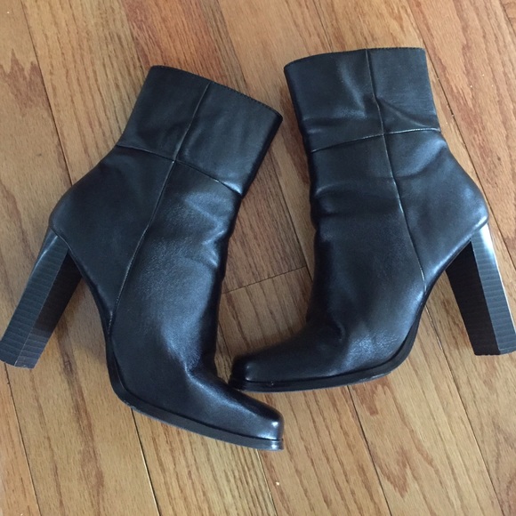 Candie's Shoes - Fall favs! Candies black healed boots
