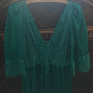 L16/18 Vintage Nightgown by Famous Bodies