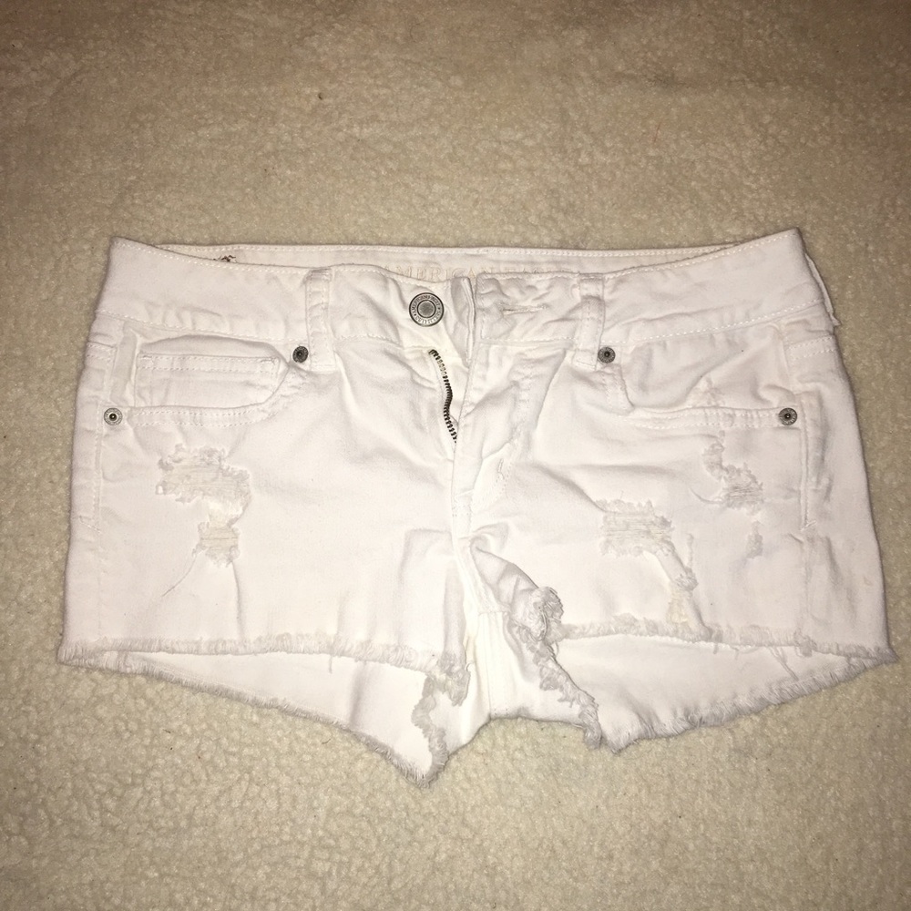 AEO distressed white stretch shorts sz.8