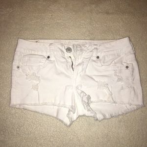 AEO distressed white stretch shorts sz.8