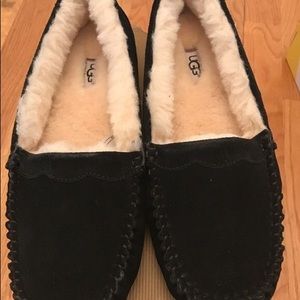 Brand new women's ugg slippers