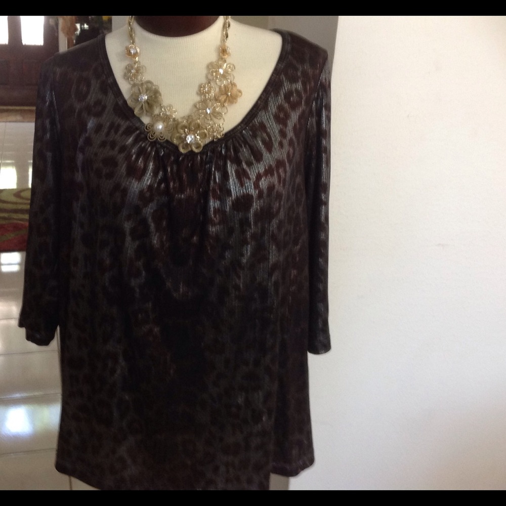 Karen Kane animal print top 🌺
