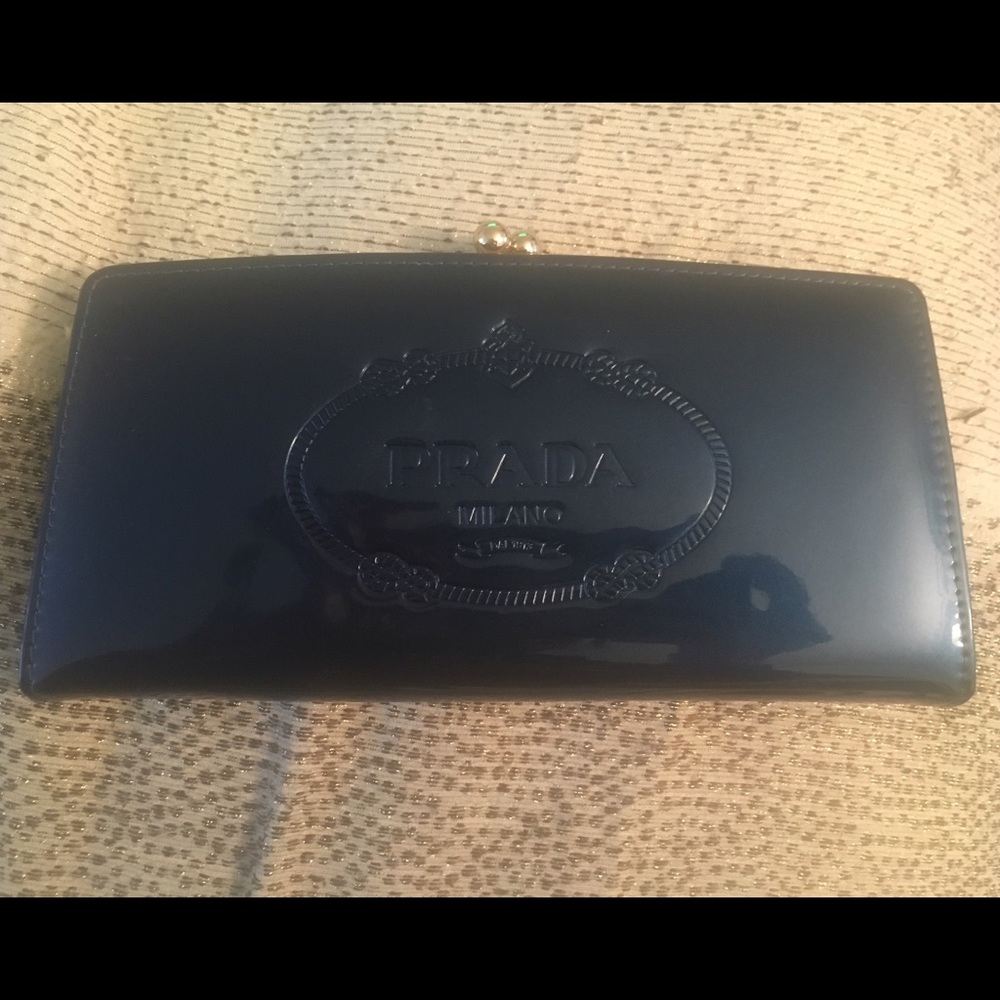 Prada Wallet (fake)