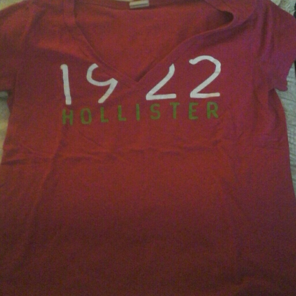 Hollister t shirt