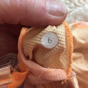 Lululemon size 6 "spin it to win it"