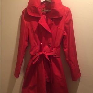 🔥great deal🔥Guess raincoat. Was $25. Now $18.