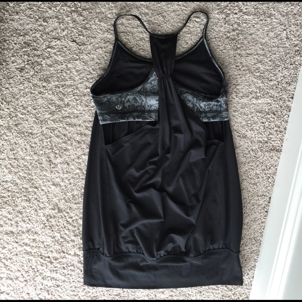 Lululemon top. Barely worn. Size 6