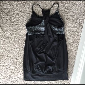 Lululemon top. Barely worn. Size 6
