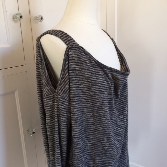 Cold-Shoulder Lounge Slouchy Top New - Picture 5 of 8