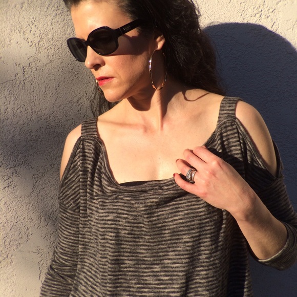 Cold-Shoulder Lounge Slouchy Top New - Picture 7 of 8