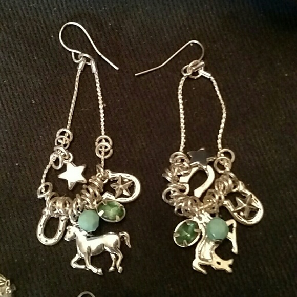 Cowgirl earrings (pierced) 1 pair - Picture 3 of 4